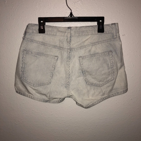 Striped Gap Shorts - Picture 2 of 2